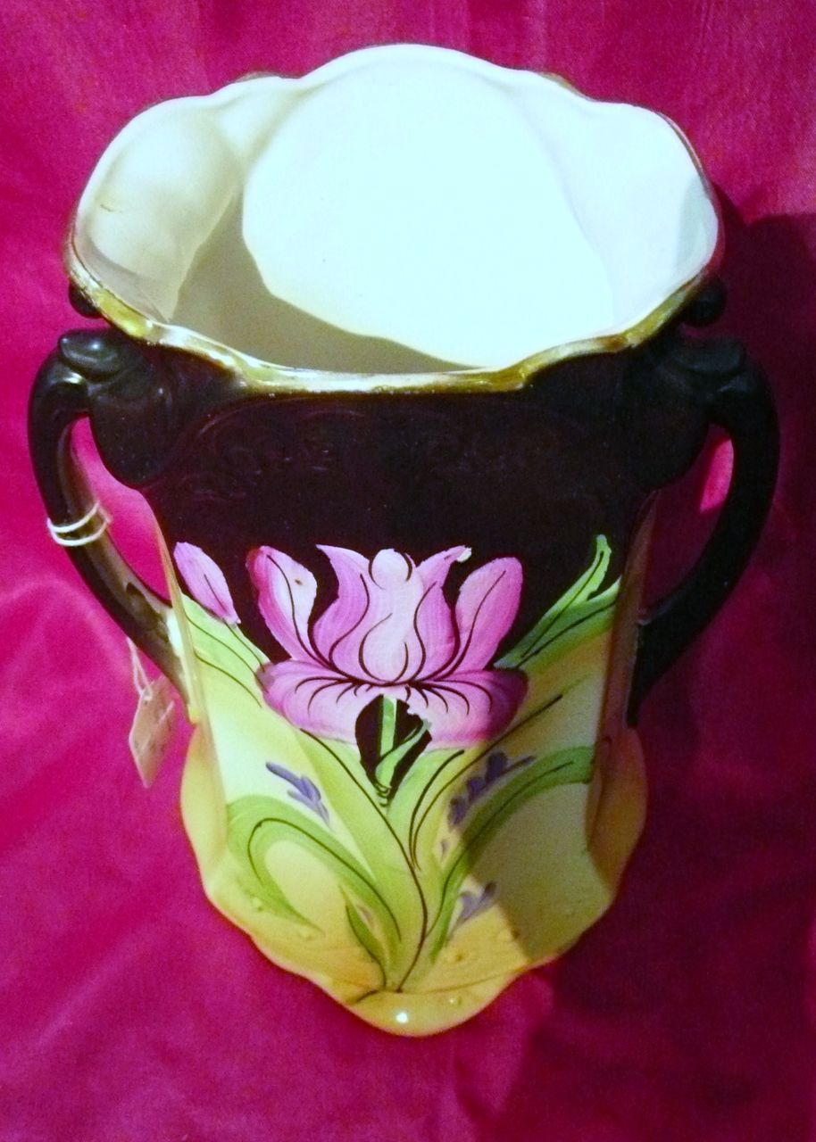 Beautiful Old Victorian Hand-Painted Vase Beautiful Old Victorian Hand-Painted Vase