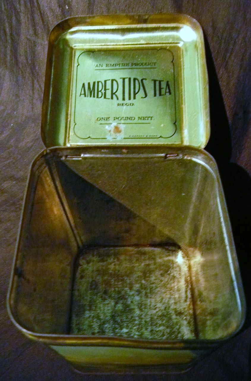 A New Zealand Scenes 'AMBER TIPS' Tea Tin A New Zealand Scenes 'AMBER TIPS' Tea Tin