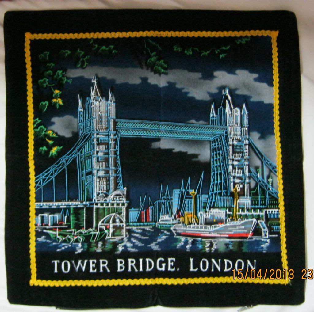 RETRO 70's "Tower Bridge" London Tourist Souvenir Cushion Cover RETRO 70's "Tower Bridge" London Tourist Souvenir Cushion Cover