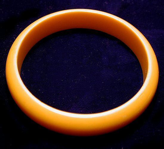 Vintage 40's Butterscotch Bakelite Domed Bangle Bracelet Vintage 40's Butterscotch Bakelite Domed Bangle Bracelet