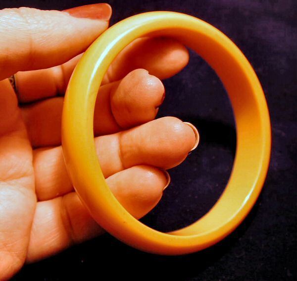 Vintage 40's Butterscotch Bakelite Domed Bangle Bracelet Vintage 40's Butterscotch Bakelite Domed Bangle Bracelet