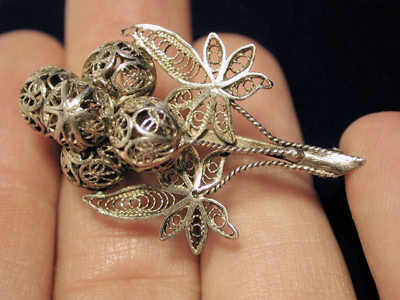 Silver Filigree Brooch Wire Pin Fruit Berry Cluster Silver Filigree Brooch Wire Pin Fruit Berry Cluster