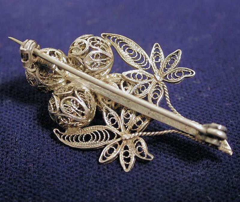 Silver Filigree Brooch Wire Pin Fruit Berry Cluster Silver Filigree Brooch Wire Pin Fruit Berry Cluster