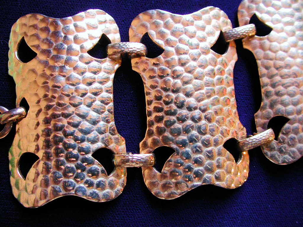Bold Wide Hammered Link Gold Tone Sperry Bracelet Bold Wide Hammered Link Gold Tone Sperry Bracelet