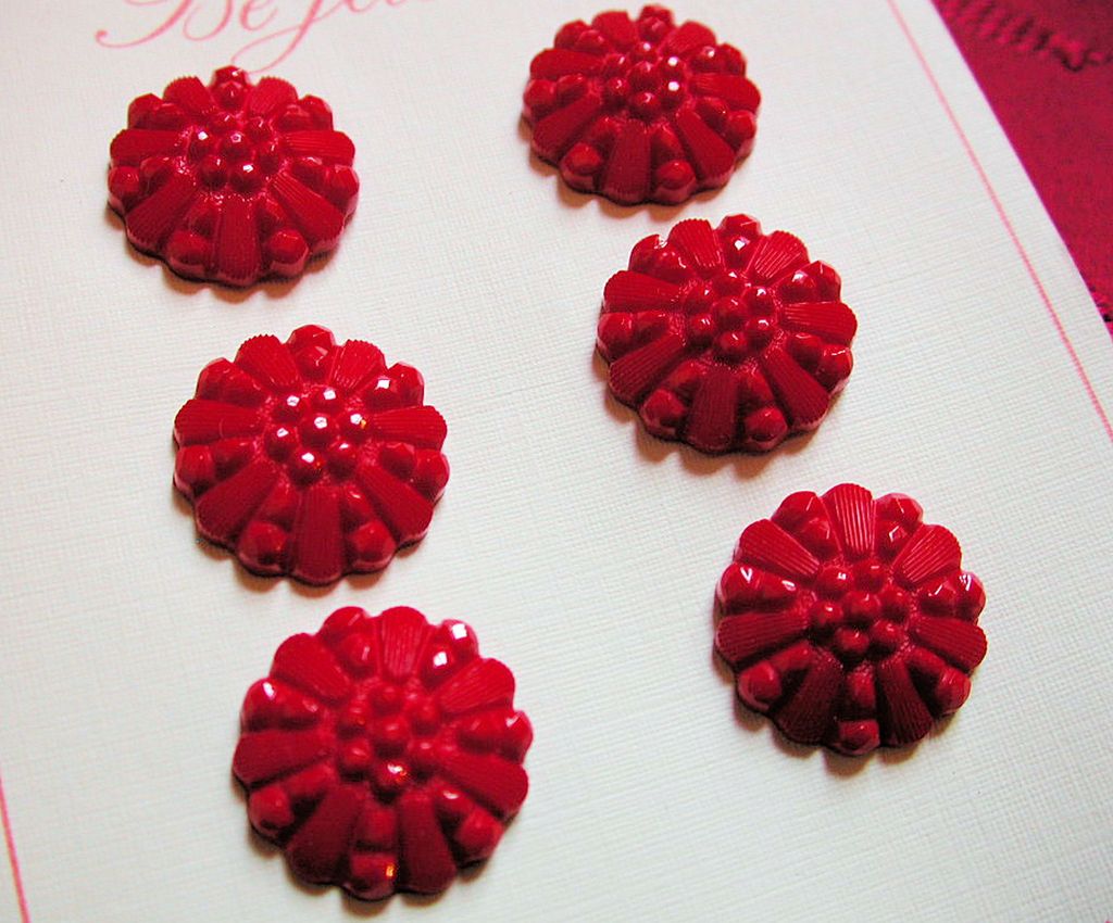 1940s Set of 6 Dark Red Carved Plastic Buttons 1940s Set of 6 Dark Red Carved Plastic Buttons