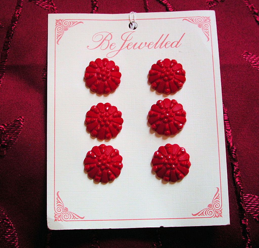 1940s Set of 6 Dark Red Carved Plastic Buttons 1940s Set of 6 Dark Red Carved Plastic Buttons