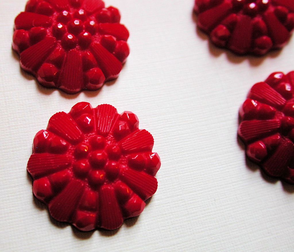 1940s Set of 6 Dark Red Carved Plastic Buttons 1940s Set of 6 Dark Red Carved Plastic Buttons