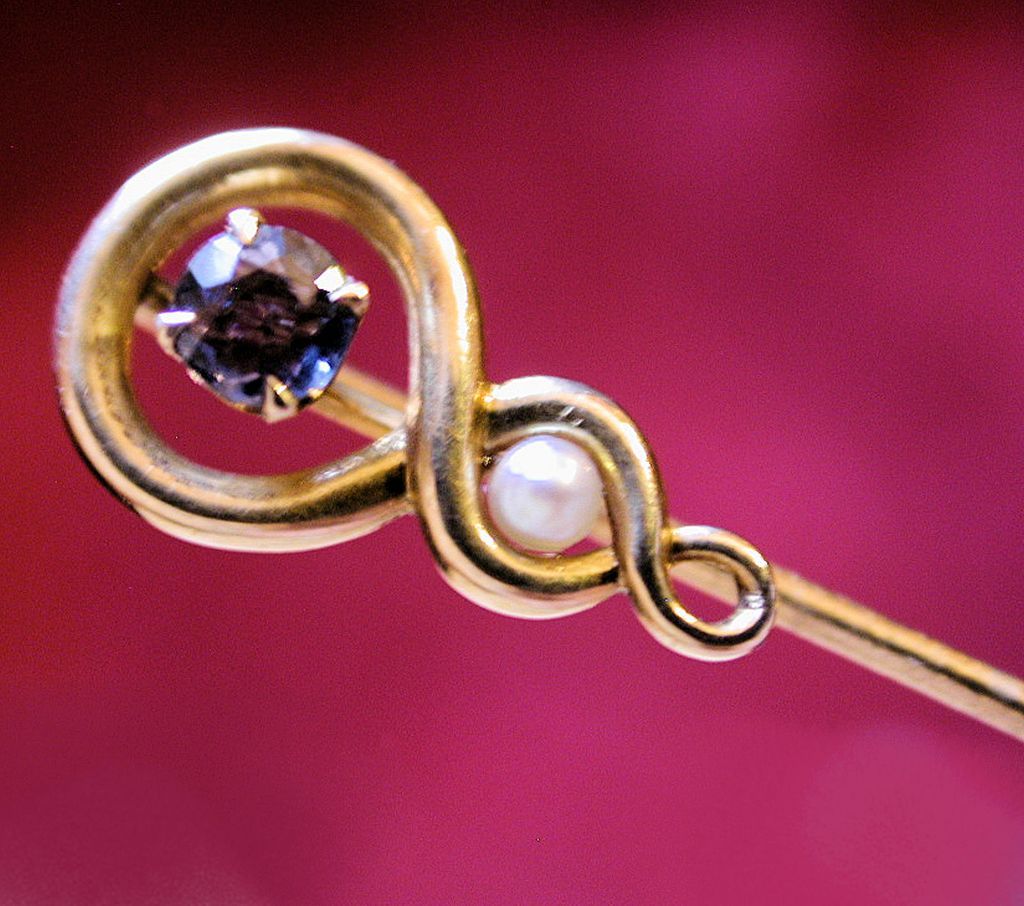 Victorian 14K Gold Pearl and Amethyst Stick Pin Victorian 14K Gold Pearl and Amethyst Stick Pin