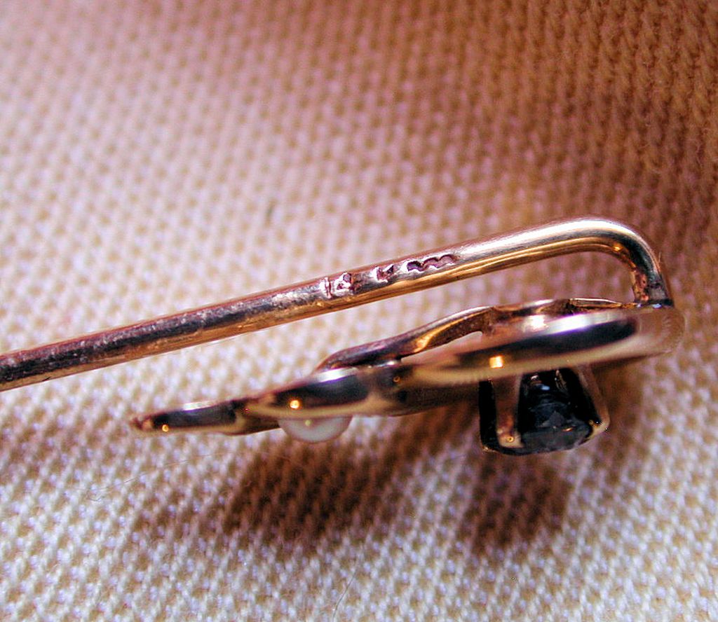 Victorian 14K Gold Pearl and Amethyst Stick Pin Victorian 14K Gold Pearl and Amethyst Stick Pin