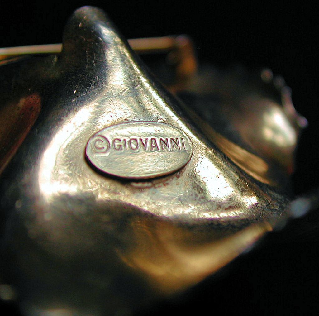 60's Signed Giovanni Gold Tone Pansy Brooch 60's Signed Giovanni Gold Tone Pansy Brooch