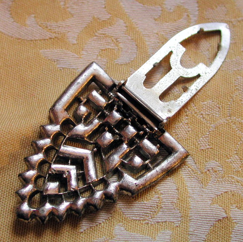 20s Art Deco Red and White Rhinestone Clip 20s Art Deco Red and White Rhinestone Clip