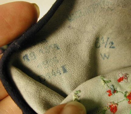 Vintage French Navy Suede Gloves Embroidered Flowers Paris 6.5 Vintage French Navy Suede Gloves Embroidered Flowers Paris 6.5