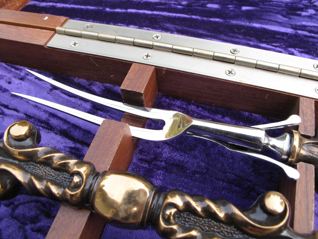 Case XX Stainless Steel Carving Set With Walnut Case 2 Knives, Serving Fork and Sharpening Steel. Case XX Stainless Steel Carving Set With Walnut Case 2 Knives, Serving Fork and Sharpening Steel.