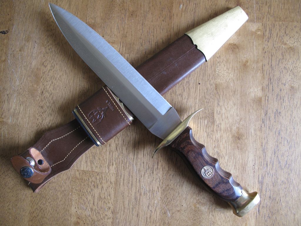 Spanish Made Muela Dagger Fine Molybdenum Vanadium Steel Blade with Leather Sheath Spanish Made Muela Dagger Fine Molybdenum Vanadium Steel Blade with Leather Sheath