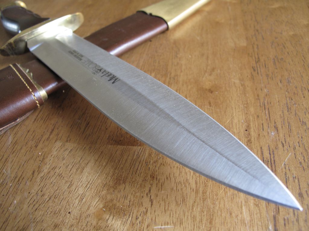 Spanish Made Muela Dagger Fine Molybdenum Vanadium Steel Blade with Leather Sheath Spanish Made Muela Dagger Fine Molybdenum Vanadium Steel Blade with Leather Sheath