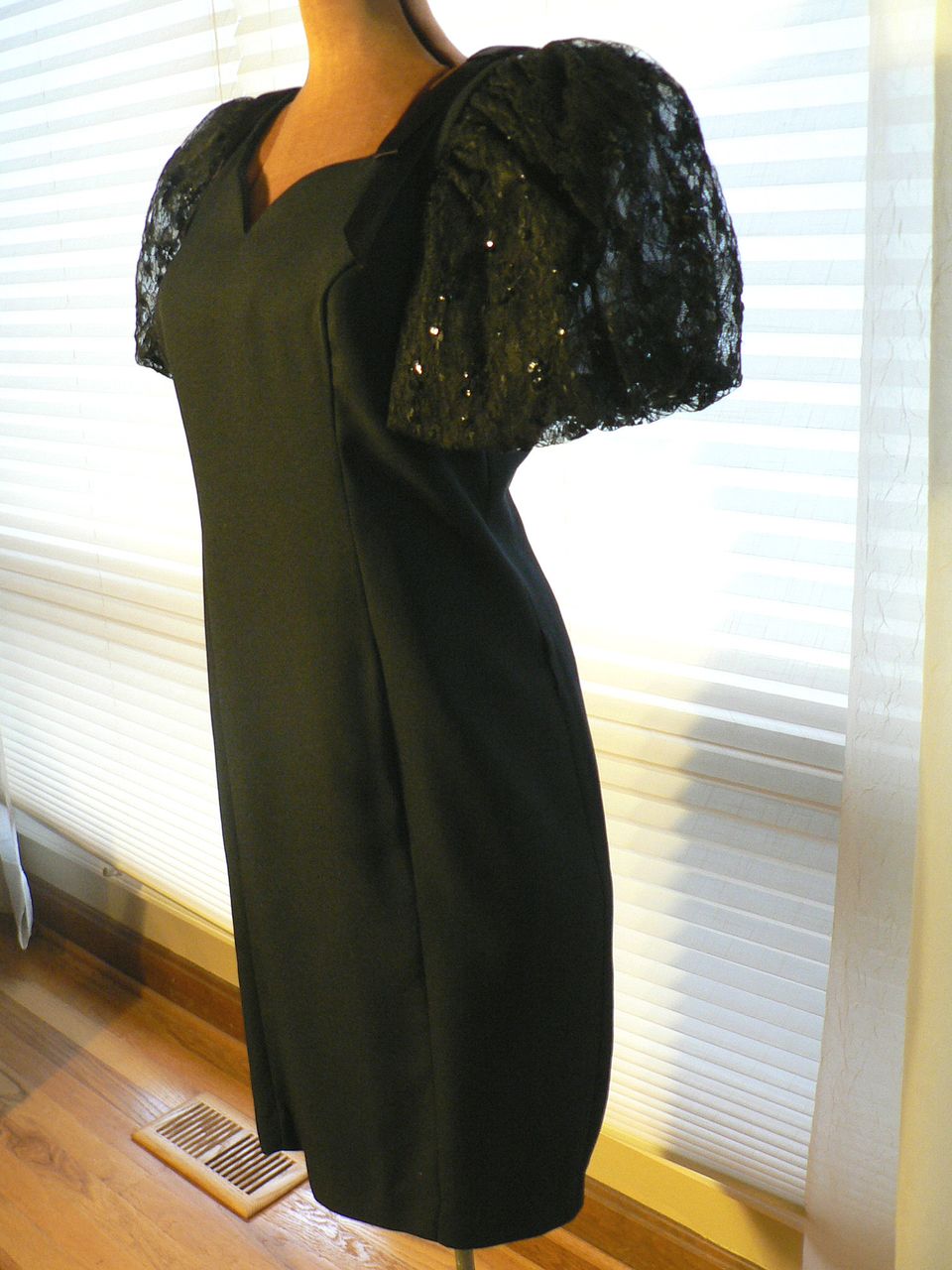 1980s Jessica Howard Sequin Sleeved Black Wiggle Cocktail Dress Sz 6 1980s Jessica Howard Sequin Sleeved Black Wiggle Cocktail Dress Sz 6