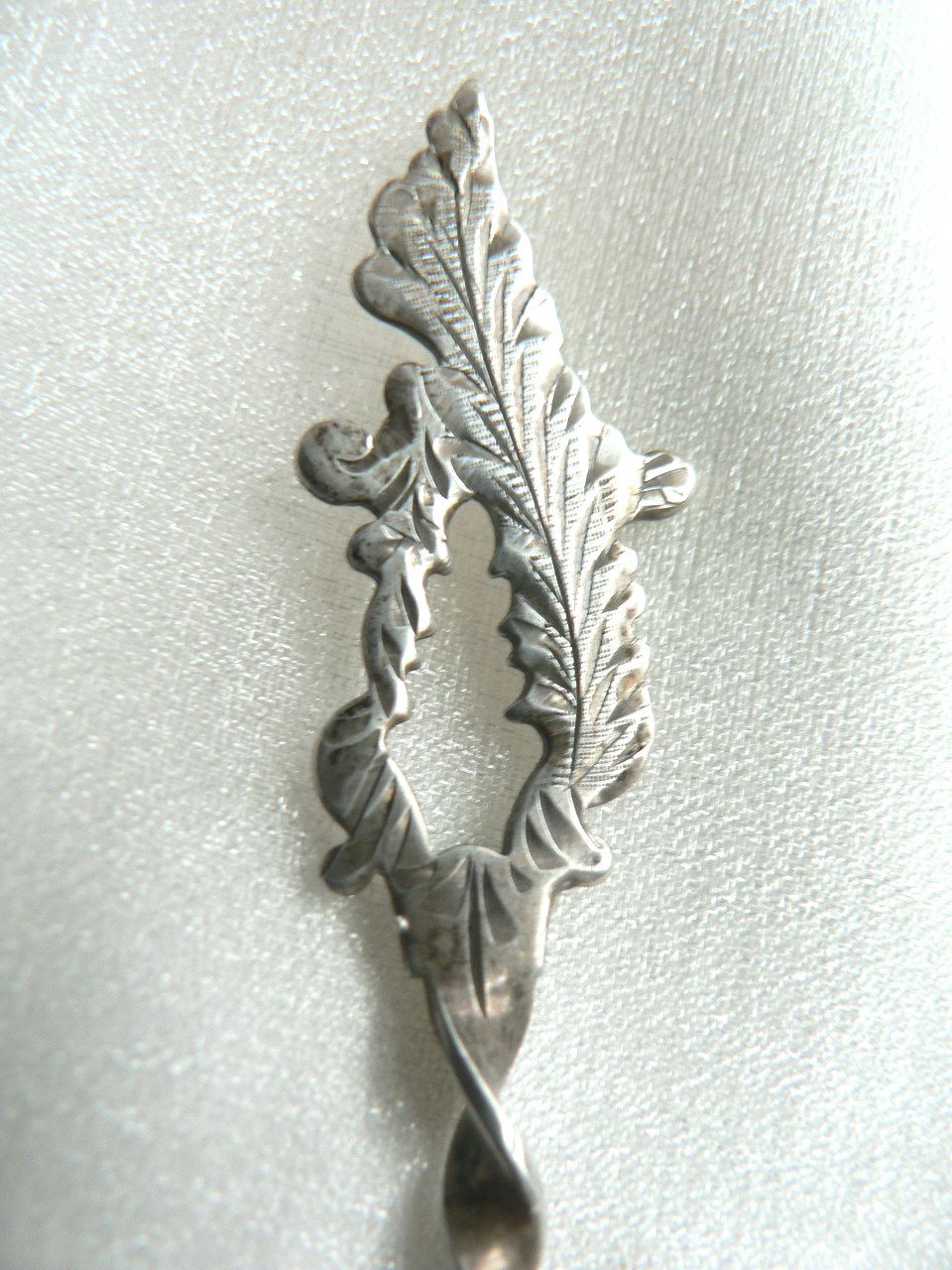 Vintage Sterling Silver Open-work Handle Heart Bowl Mustard Spoon Vintage Sterling Silver Open-work Handle Heart Bowl Mustard Spoon