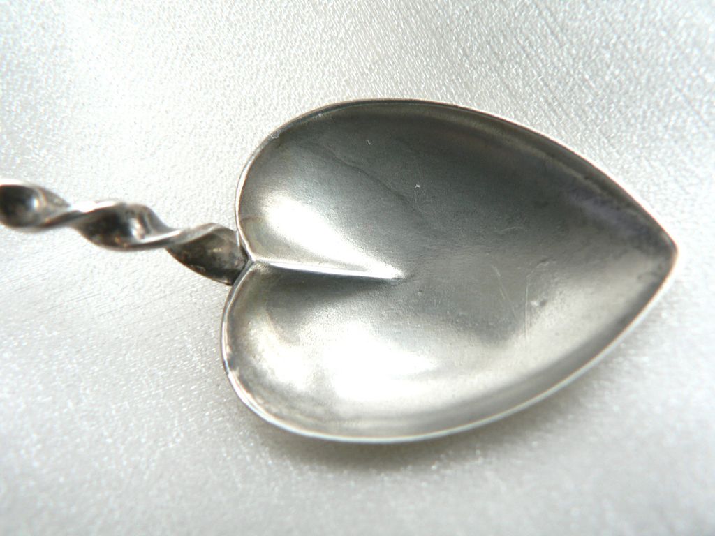 Vintage Sterling Silver Open-work Handle Heart Bowl Mustard Spoon Vintage Sterling Silver Open-work Handle Heart Bowl Mustard Spoon
