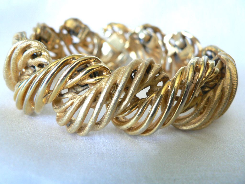 Vintage Designer Signed "HATTIE CARNEGIE" Two Toned Gold Bracelet Vintage Designer Signed "HATTIE CARNEGIE" Two Toned Gold Bracelet