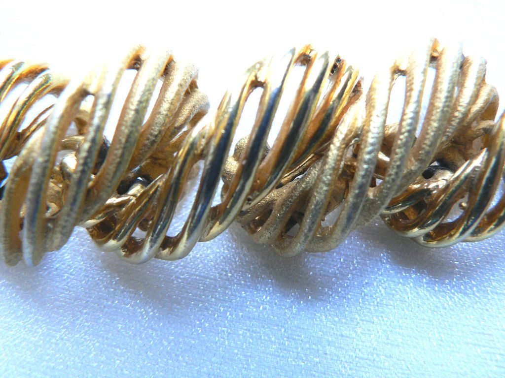 Vintage Designer Signed "HATTIE CARNEGIE" Two Toned Gold Bracelet Vintage Designer Signed "HATTIE CARNEGIE" Two Toned Gold Bracelet
