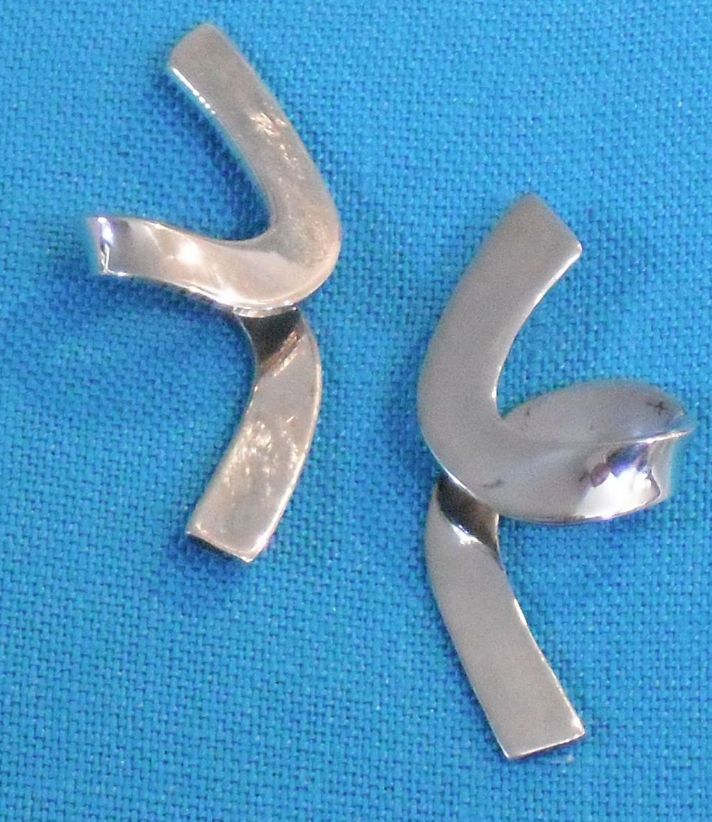 Vintage Modernist Sterling Silver Squiggle Post Earring Vintage Modernist Sterling Silver Squiggle Post Earring