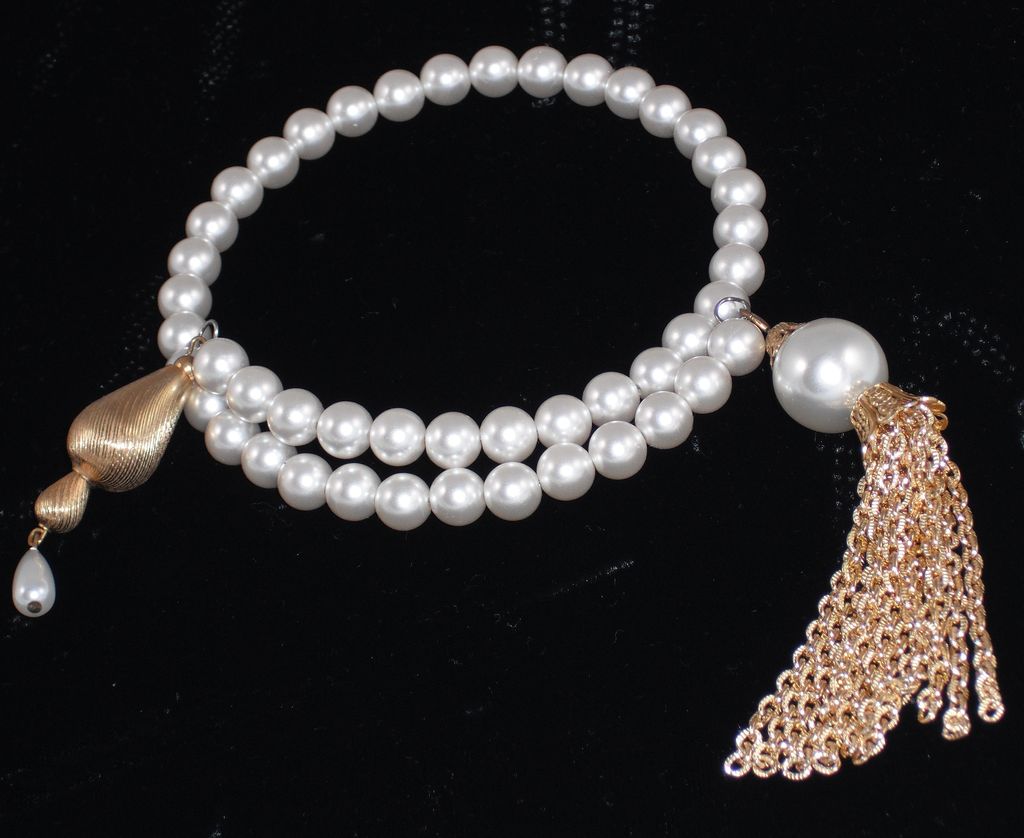 Faux Pearl Memory Wire Necklace Faux Pearl Memory Wire Necklace
