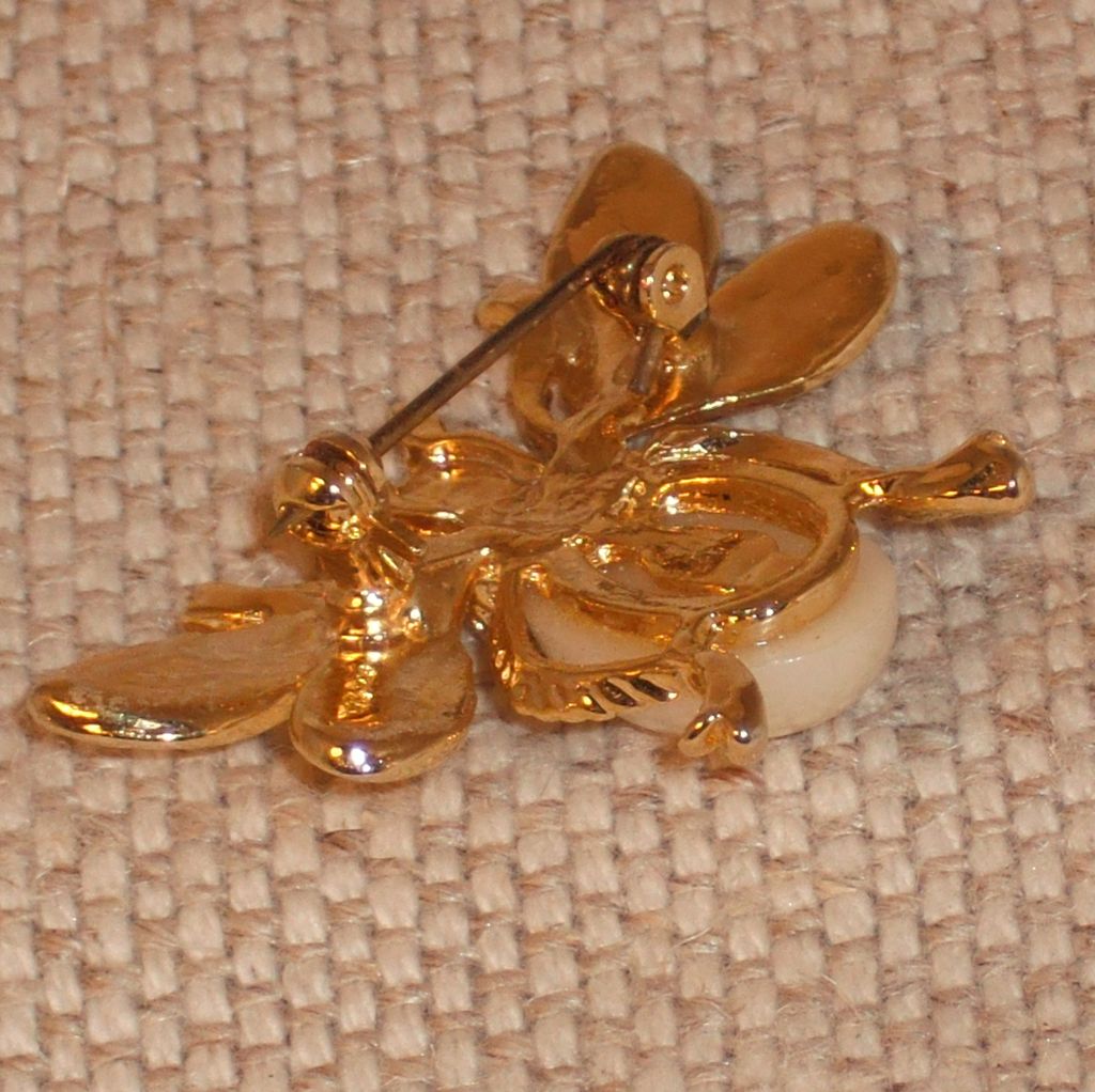 Gold Plated Bug Pin – Fly with Faux Pearl and Rhinestone Gold Plated Bug Pin – Fly with Faux Pearl and Rhinestone