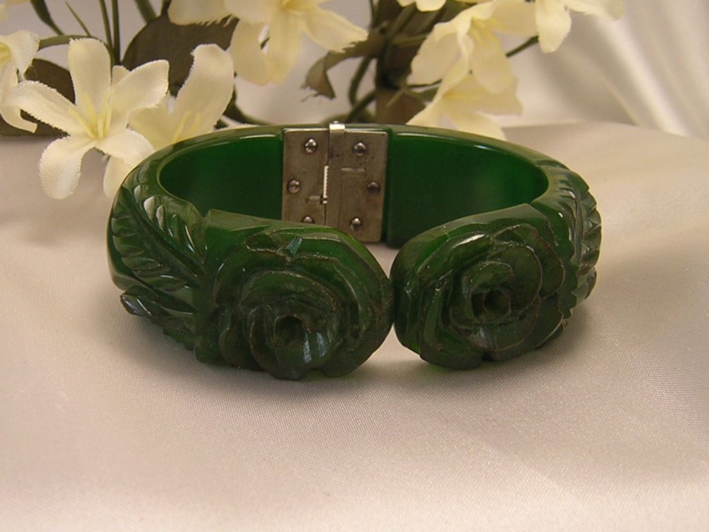 Fabulous Forest Green, Deeply Carved Bakelite Bracelet / Clamper Fabulous Forest Green, Deeply Carved Bakelite Bracelet / Clamper