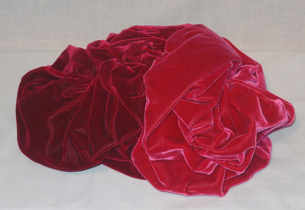 Vintage 1950s Hattie Carnegie Tufted Velvet Cocktail Hat Vintage 1950s Hattie Carnegie Tufted Velvet Cocktail Hat