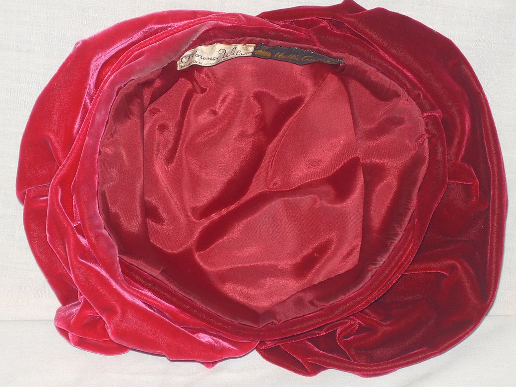 Vintage 1950s Hattie Carnegie Tufted Velvet Cocktail Hat Vintage 1950s Hattie Carnegie Tufted Velvet Cocktail Hat