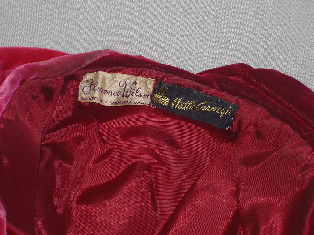 Vintage 1950s Hattie Carnegie Tufted Velvet Cocktail Hat Vintage 1950s Hattie Carnegie Tufted Velvet Cocktail Hat