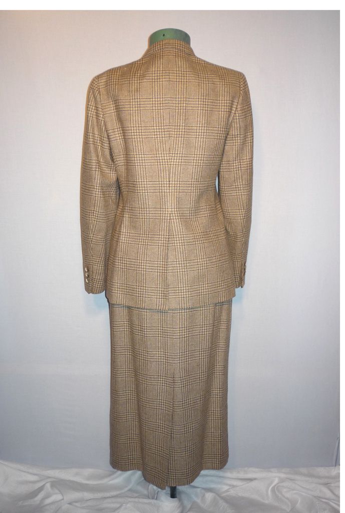 Late 1970s-Early 1980s Burberrys 2pc. Lambswool Tweed Suit Late 1970s-Early 1980s Burberrys 2pc. Lambswool Tweed Suit