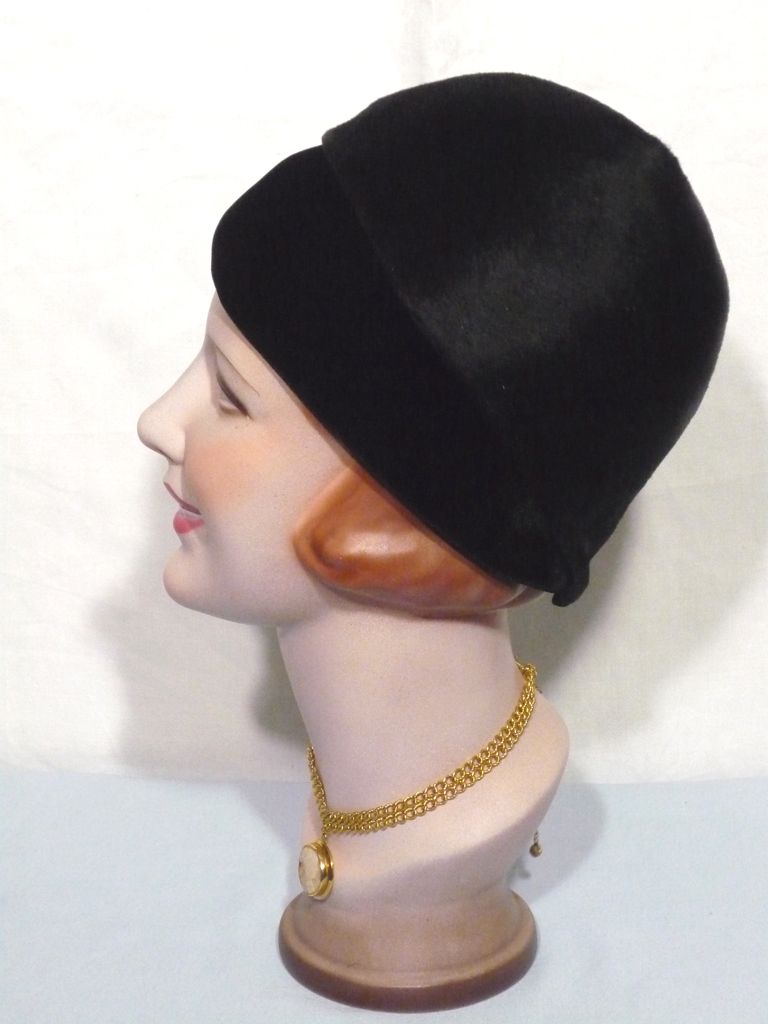 Vintage1960s Archie Eason Fur Felt and Velvet Helmet Cloche Style Hat Vintage1960s Archie Eason Fur Felt and Velvet Helmet Cloche Style Hat