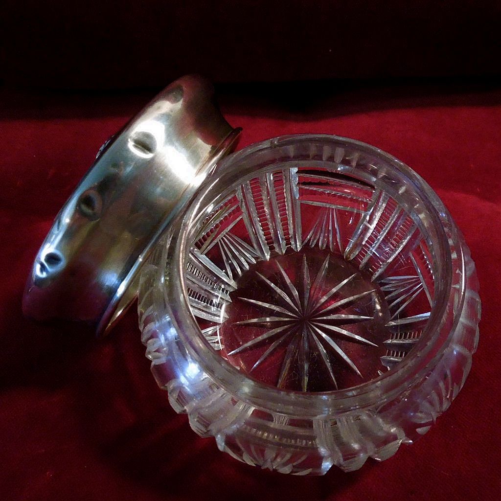 Oneida Hallmarked Sterling and Cut Crystal Victorian Powder Jar Oneida Hallmarked Sterling and Cut Crystal Victorian Powder Jar