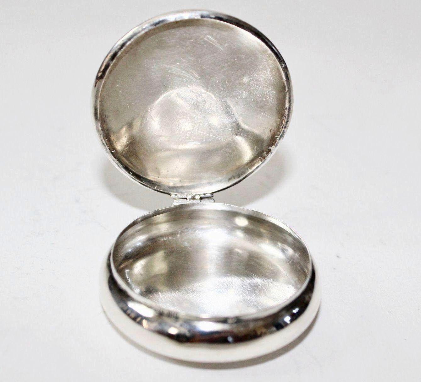 Sterling Silver Hallmarked "W" Box Dated "03" Sterling Silver Hallmarked "W" Box Dated "03"
