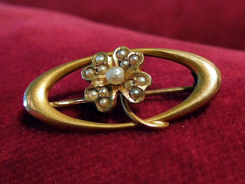 10K Gold and Pearl Four Leaf Clover Victorian Oval Pin 10K Gold and Pearl Four Leaf Clover Victorian Oval Pin