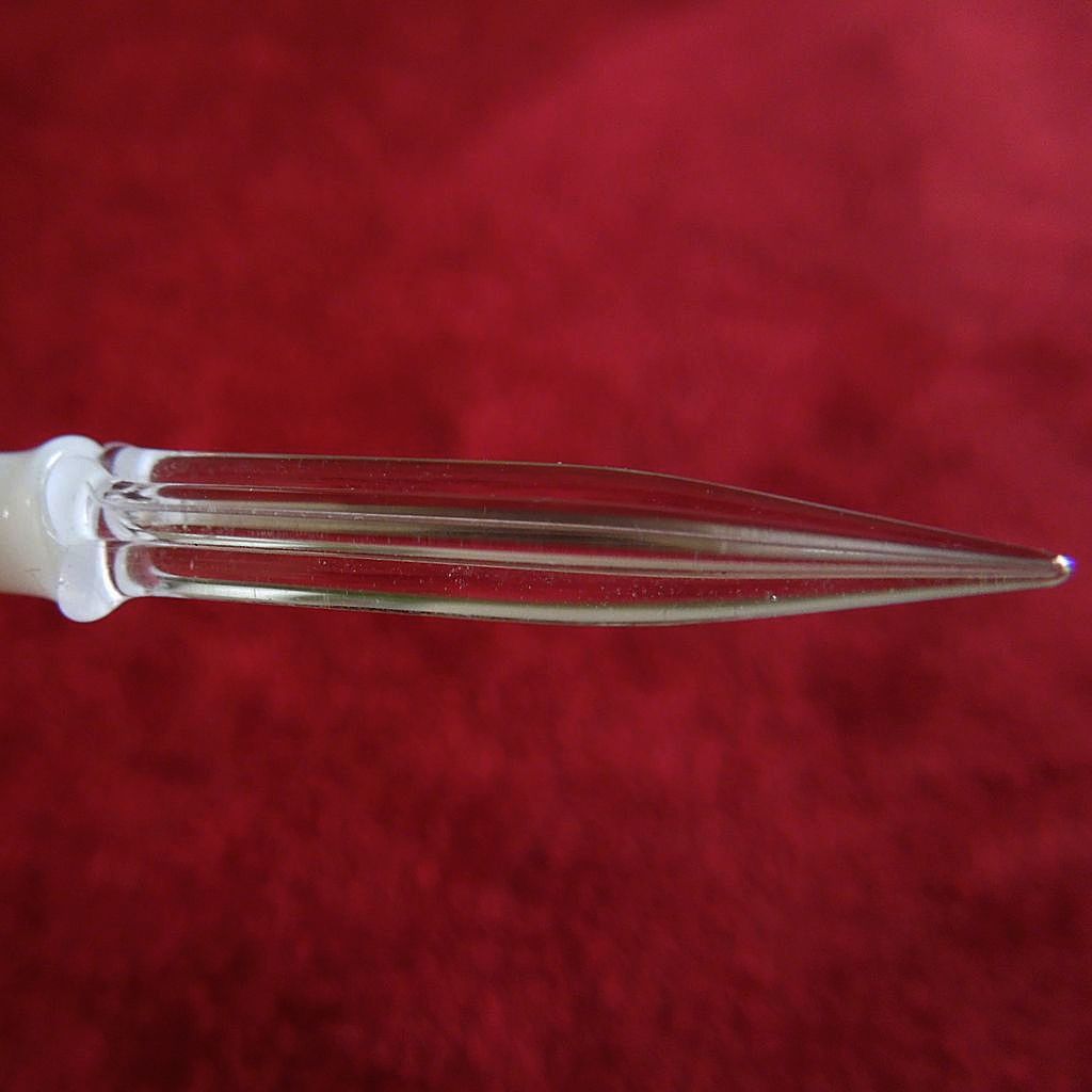 Petite White Hand-Blown Glass Dip Pen and Seal Petite White Hand-Blown Glass Dip Pen and Seal