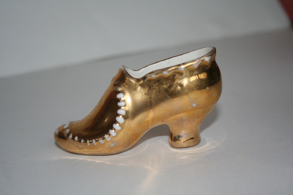 Shoe lover's delight - Gold Porcelain Antique Shoe Shoe lover's delight - Gold Porcelain Antique Shoe