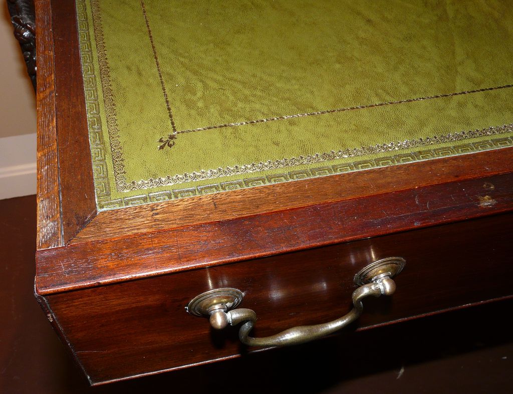 18th c. English Kneehole Desk 18th c. English Kneehole Desk