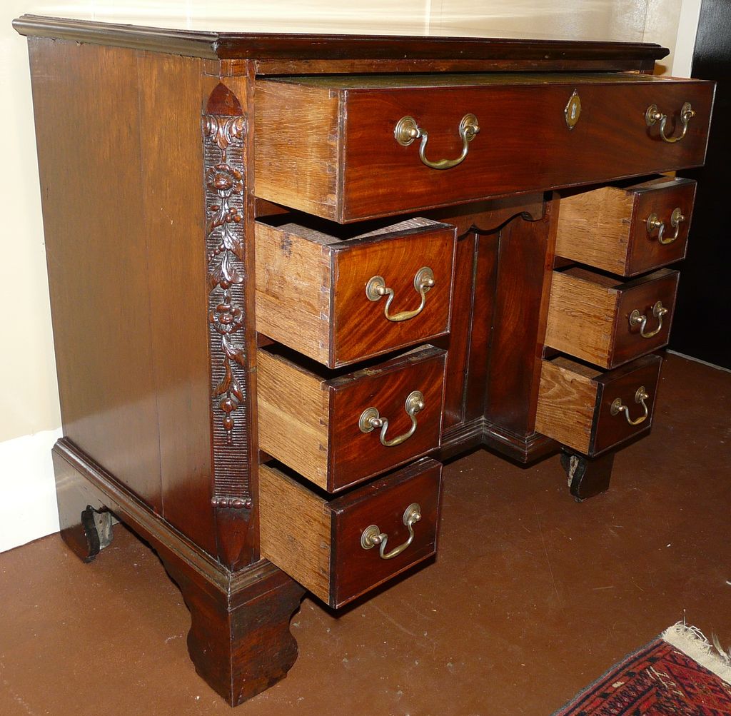 18th c. English Kneehole Desk 18th c. English Kneehole Desk