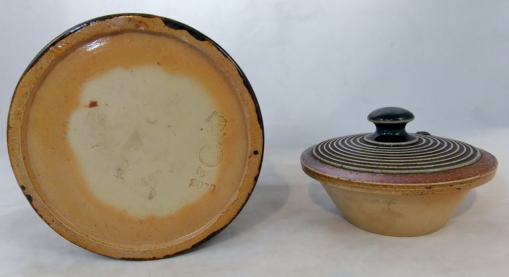 Royal Doulton Pottery Covered Tobacco Jar c. 1910 Royal Doulton Pottery Covered Tobacco Jar c. 1910