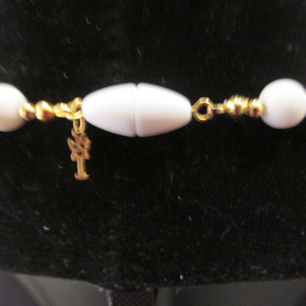Vintage Long Trifari Necklace Vintage Long Trifari Necklace