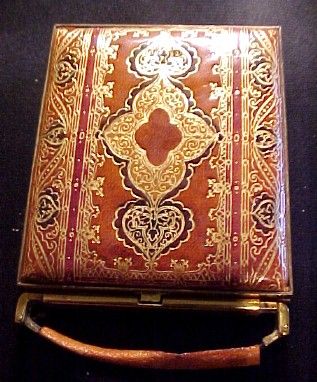Vintage Leather Ladies Compact Unusual Opening Vintage Leather Ladies Compact Unusual Opening