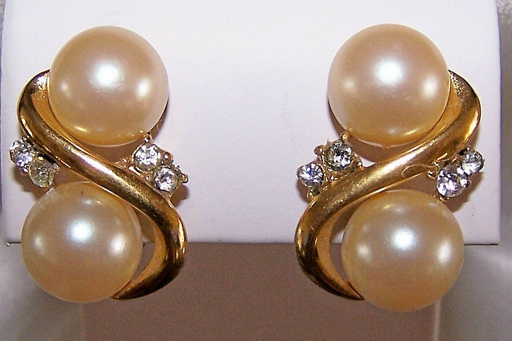 Vintage Richelieu Faux Pearl and Rhinestone Earrings Vintage Richelieu Faux Pearl and Rhinestone Earrings