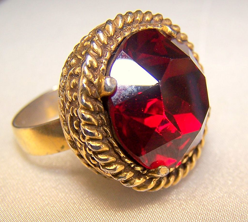 Vintage 18 mm Ruby Red Rhinestone cocktail Ring Size 7 Vintage 18 mm Ruby Red Rhinestone cocktail Ring Size 7