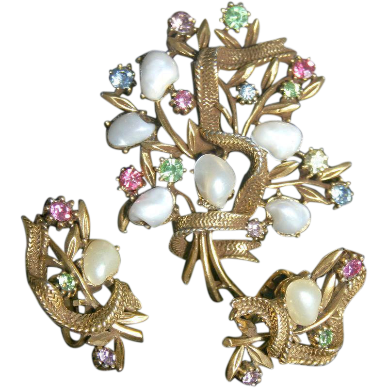 CORO-Faux Baroque Pearls-Floral Brooch & Clip Earrings-Pastel Bouquet CORO-Faux Baroque Pearls-Floral Brooch & Clip Earrings-Pastel Bouquet