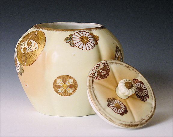 Japanese Biscuit Jar w/ Lobed Melon Shape Japanese Biscuit Jar w/ Lobed Melon Shape