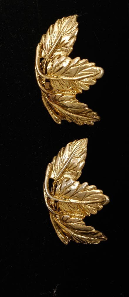 From an Estate of Jewelry a Pair of Shoe clips in Gold-tone From an Estate of Jewelry a Pair of Shoe clips in Gold-tone