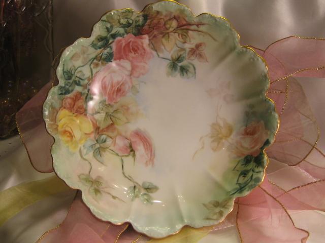 Gorgeous PEACH AND YELLOW VICTORIAN TEA ROSES Antique Hand Painted Scalloped Serving Decorative Floral Art Centerpiece Bowl Rosenthal R&C Malmaison Bavaria ca 1898 Gorgeous PEACH AND YELLOW VICTORIAN TEA ROSES Antique Hand Painted Scalloped Serving Decorative Floral Art Centerpiece Bowl Rosenthal R&C Malmaison Bavaria ca 1898