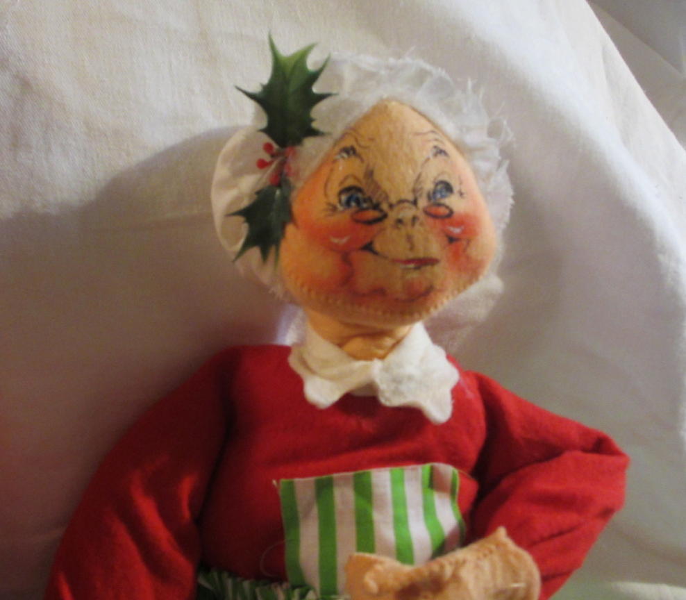 Vintage 15" Annalee Santa & Mrs Claus Dolls Vintage 15" Annalee Santa & Mrs Claus Dolls